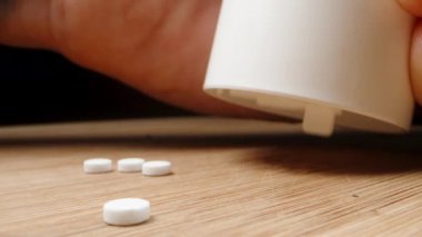 Şeker ikame tabletleri, şeker kutusu, şeker kutusu, hapları bastırarak, kapatılarak veriyor..