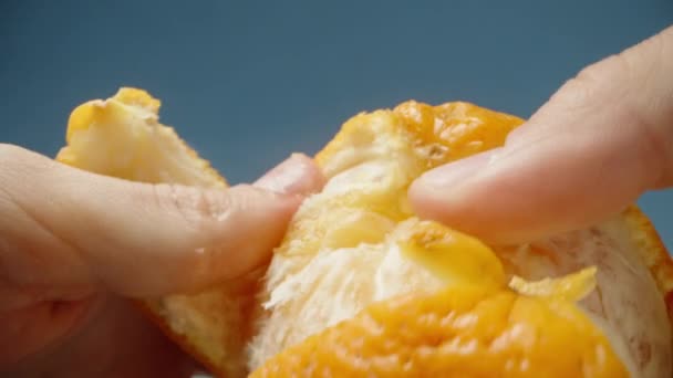 Peel Orange Splashes Juice Fly Blue Sky Slow Motion Macro — Stock Video