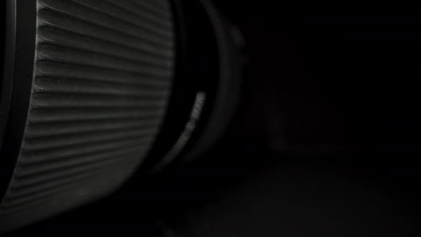 Peralatan Pembersih Lensa Aku Mengambil Kuas Dan Membersihkan Debu Dari — Stok Video