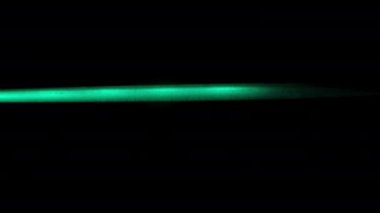 Siyah bir arkaplana karşı soyutlama, bir RGB arka plan hattı farklı renklerde kayar. Dolly kaydırıcı aşırı yakın çekim.