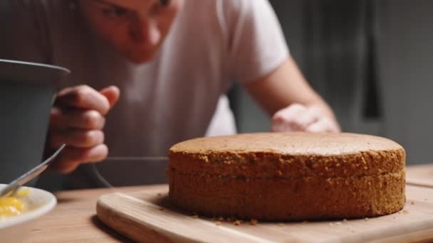 Woman Using Special String Cut Sponge Cake Layer Cake Two — Stock Video