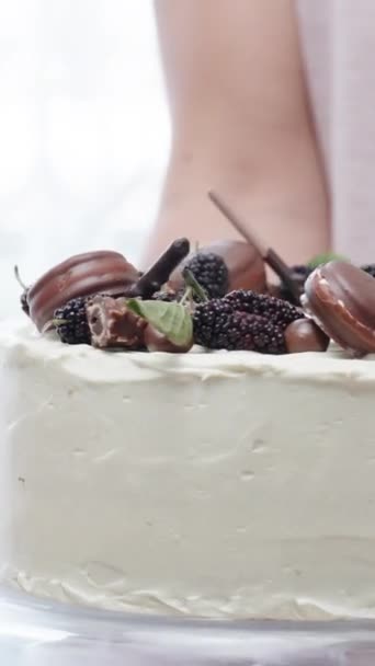 Woman Turns Her Finished Cake Beautiful Chocolate Decorations Top Slow — Stock Video