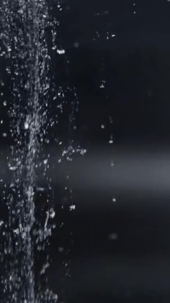 Derramo Sustancia Blanca Soluble Polvo Disolvente Agua Capturando Macrodisparos Las — Vídeo de stock