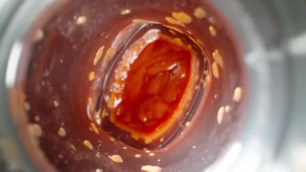 Caméra Sort Bouteille Ketchup Visse Fermement Capuchon Blanc Dolly Slider — Video