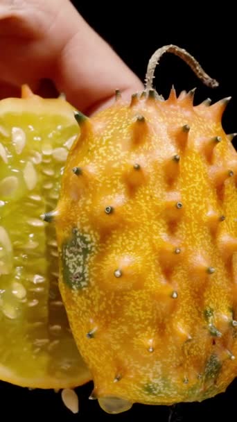 Vertical Video Spiky Kiwano Cucumber Slice Two Halves Reveal Its — Stock Video