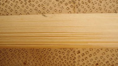 Bambu parçalarından yapılmış ahşap tahta dokusu bile. Makro kaydırıcı.