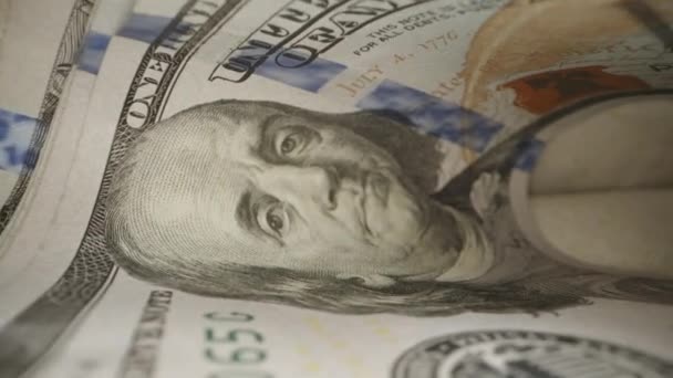Kotun Cebinden Bir Yığın 100 Dolarlık Banknotun Olduğu Yere Bak — Stok video