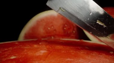 Karpuzu yavaş çekimde kesiyorum. Dolly kaydırıcı aşırı yakın çekim.