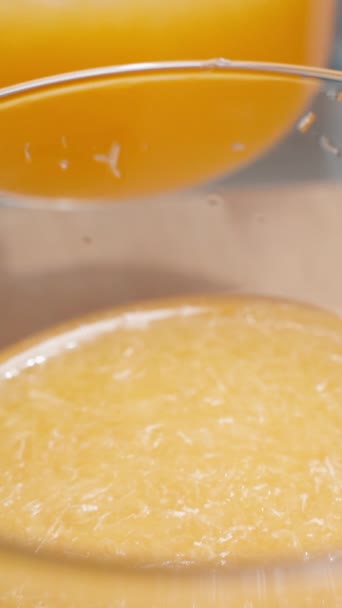 Vertical Video Slowly Pour Orange Juice Pulp Glass Full — Stock Video