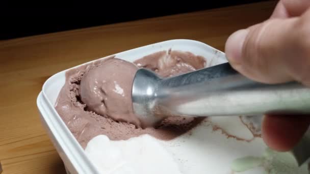 Dans Récipient Crème Glacée Avec Différentes Couleurs Saveurs Ramasse Une — Video