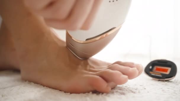 Home Photo Epilator Various Attachments Woman Removing Hair Her Foot — Stock Video