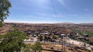 Türkiye 'nin Saratli antik kentine tepeden bakan yüksek bir uçurumdan Panorama.