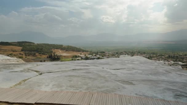 Panorama Vanaf Top Van Witte Travertijnen Pamukkale Stad Aan Hun — Stockvideo