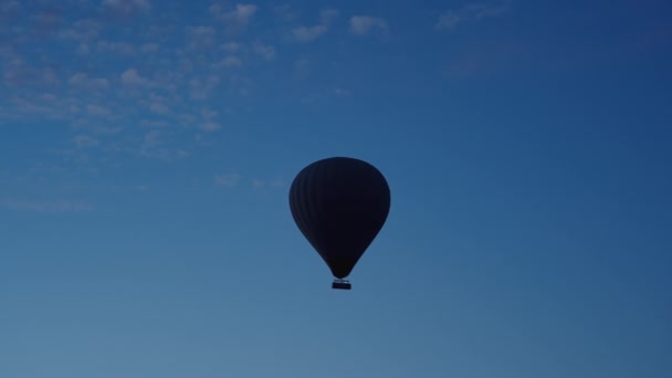 Enorme Balão Quente Com Pessoas Bordo Está Ainda Está Escuro — Vídeo de Stock