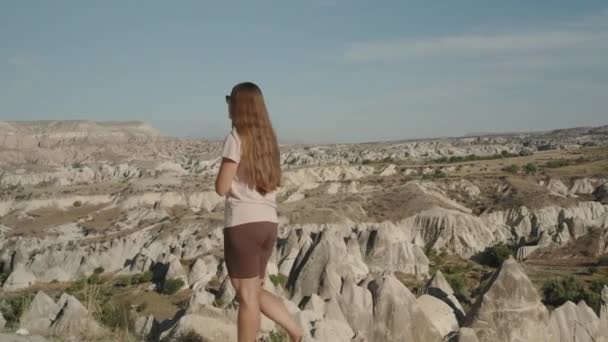 Krásný Výhled Odvíjí Výšky Údolí Lásky Starodávných Pohádkových Komínů Kamera — Stock video