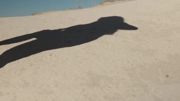 Una Sombra Una Mujer Caminando Valle Las Imaginaciones Turquía Cámara — Vídeos de Stock