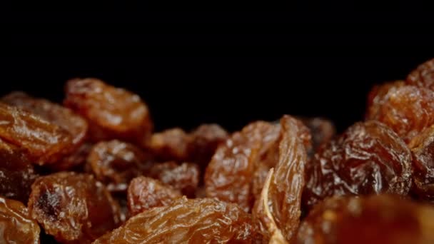 Een Macro Shot Van Gedroogde Druiven Rijpe Rozijnen Wordt Geplaatst — Stockvideo