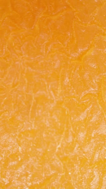 垂直录像 干杏仁落在其他杏仁上 顶部看 在超级慢动作 宏缩放 — 图库视频影像