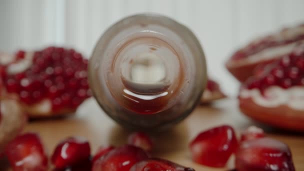 Wooden Table Lies Bottle Which Pomegranate Juice Dripping Pomegranate Fruits — Stock Video