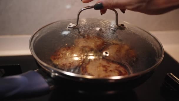 Woman Lifts Lid Frying Pan Checks Readiness Burger Patties Fat — Stock Video