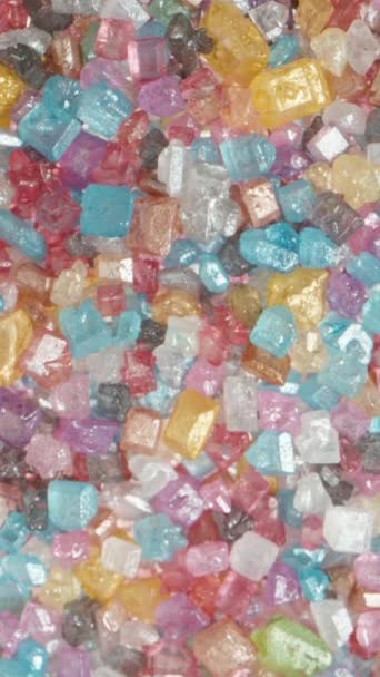 Dikey Video Çok Renkli Şeker Kristalleri Şekerleme Serpintileri Yukarıdan Görünüşlü — Stok video