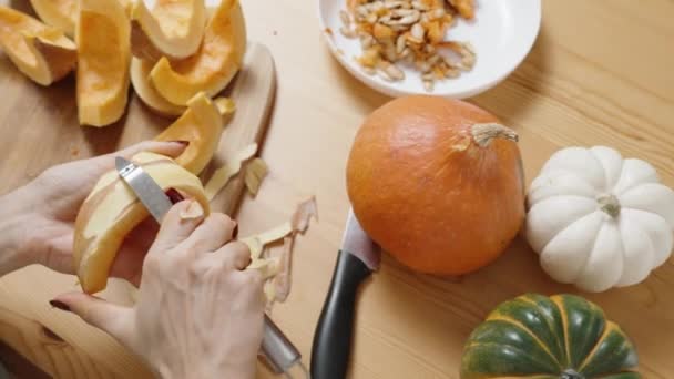 Top View Woman Sitting Table Peeling Pumpkin Slices — Stock Video
