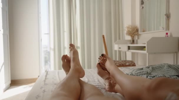 Panorama Van Het Bed Slaapkamer Bekeken Vanuit Een First Perspectief — Stockvideo