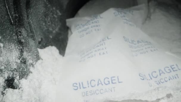 Πακέτο Silica Gel Βάζο Λευκή Σκόνη Κρεατίνης Αποξηραντικό Υποδεικνύει Ότι — Αρχείο Βίντεο