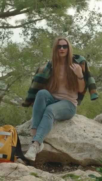 Vertical Video Young Woman Rests Large Rock High Mountain View — Stock Video