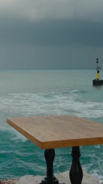 Tempête Mer Hautes Vagues Écrasant Contre Les Rochers Jetée Une — Video