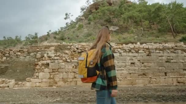 Young Woman Travels Excavations Ancient Cities Walking Old Wall Ruined — Stock Video