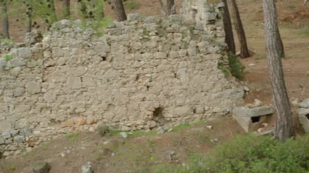 Ruiny Starożytnego Miasta Klifie Nad Morzem Grobowce Lub Kamienne Trumny — Wideo stockowe
