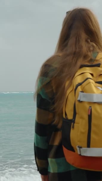 Vertical Video Young Woman Journey Seaside Turquoise Water Items Backpack — Stock Video