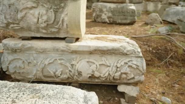 Старовинні Колони Складними Візерунками Вирізані Каменях Разом Написами Місто Стародавньої — стокове відео