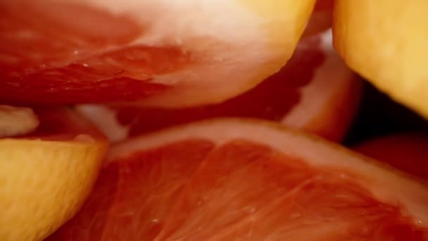 Kamera Pohybuje Zpět Dovnitř Skrz Plátky Grapefruitu Spadnou Něj Dolly — Stock video