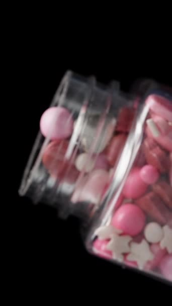 Verticale Video Witte Roze Taart Decoraties Val Van Een Pot — Stockvideo