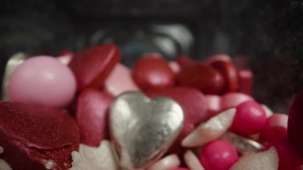 Bir Şekerci Için Şenlikli Şeker Süslemeleri Kavanozun Içinde Pembe Kırmızı — Stok video