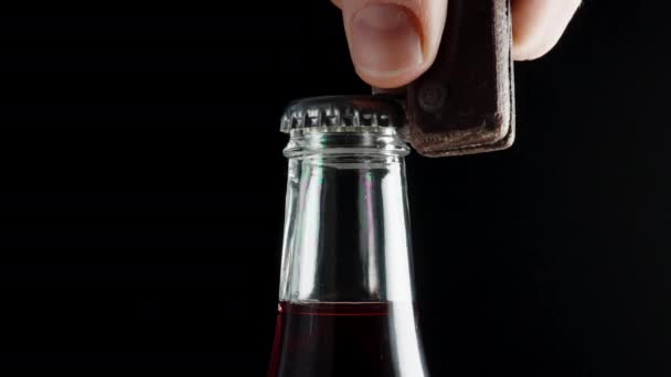 Using Old Wooden Knife Bottle Opener Struggle Open Soda Bottle — Stock Video
