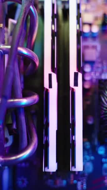 Κάθετο Βίντεο Dolly Zoom Μέσα Ένα Gaming Φωτισμό Ουράνιο Τόξο — Αρχείο Βίντεο