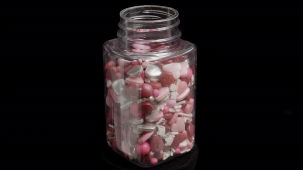 Jarro Decorações Açúcar Forma Corações Bolas Multicoloridas Está Girando Laço — Vídeo de Stock