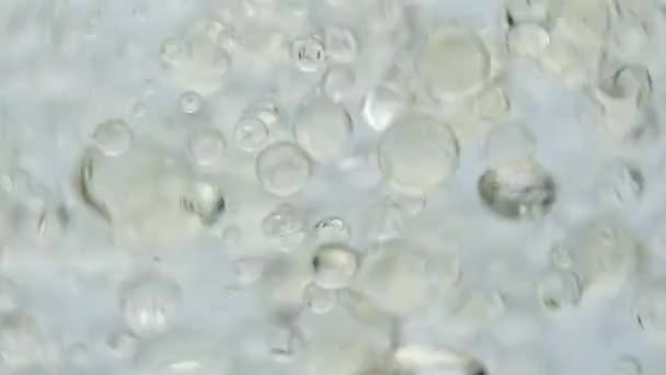 Burbujas Aceite Agua Macro Disparo Sobre Fondo Blanco Cámara Lenta — Vídeo de stock