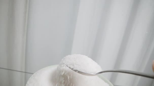 Pov 숟가락과 유리에 설탕을 클로즈업 — 비디오