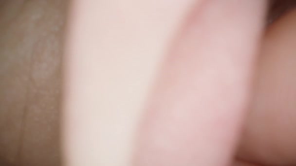 Los Tapones Para Los Oídos Silicona Estiran Cuando Tratan Extraerlos — Vídeo de stock