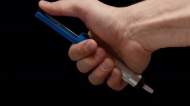 Devre Tahtasından Erimiş Tin 'i Kaldırmak için Elektronik Teknisyen Aracı.