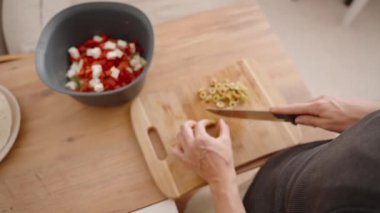 Kesme Kurulundan Salata Kasesi 'ne Kesik Zeytinler aktarılıyor..