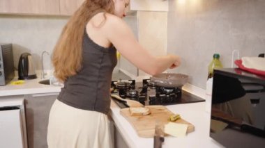 Tost Ekmek ve Sosisli Sandviç Kurmak, Lezzetli Yemek Hazırlamak.