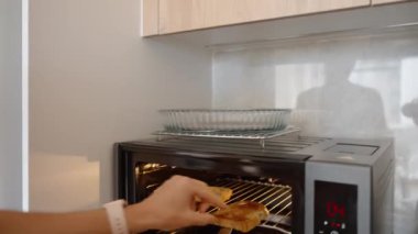 Muz Kabuklarını Temizlemek, Çalışma Alanını Temizlemek.