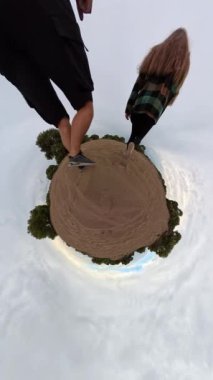 Dikey video. Yavaş çekimde bir 