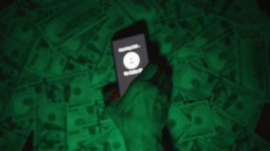 Bir Akıllı Telefonun Yakın Çekimi, Gelen Arama Ekranı Etiketli 