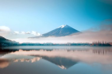 MT fuji erken sabah göl kawaguchiko yansıması ile